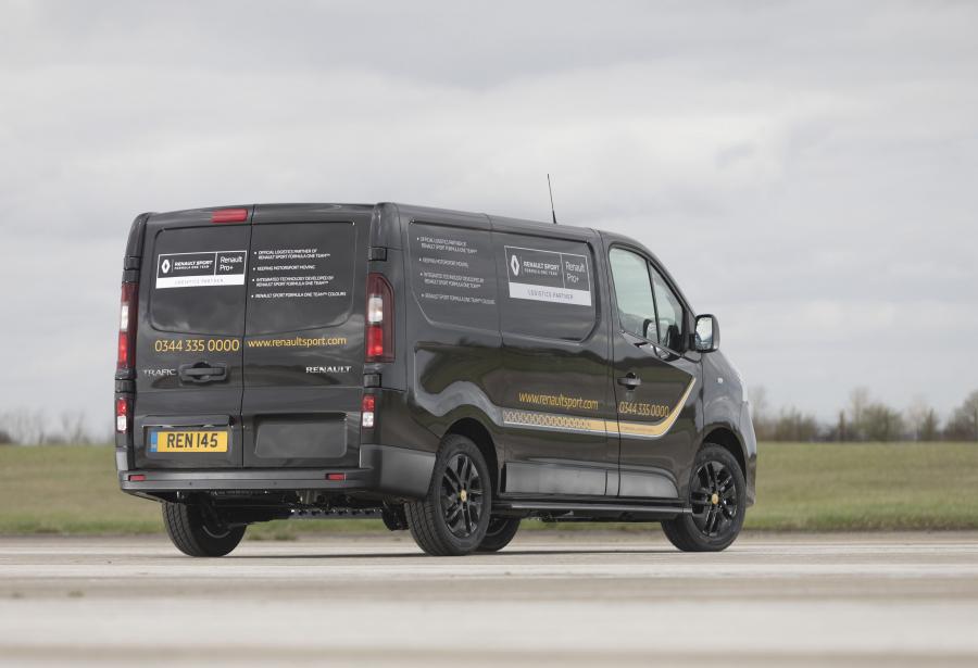  Renault Trafic Formula Edition 2018 года  (UK) (фото 2 из 5)